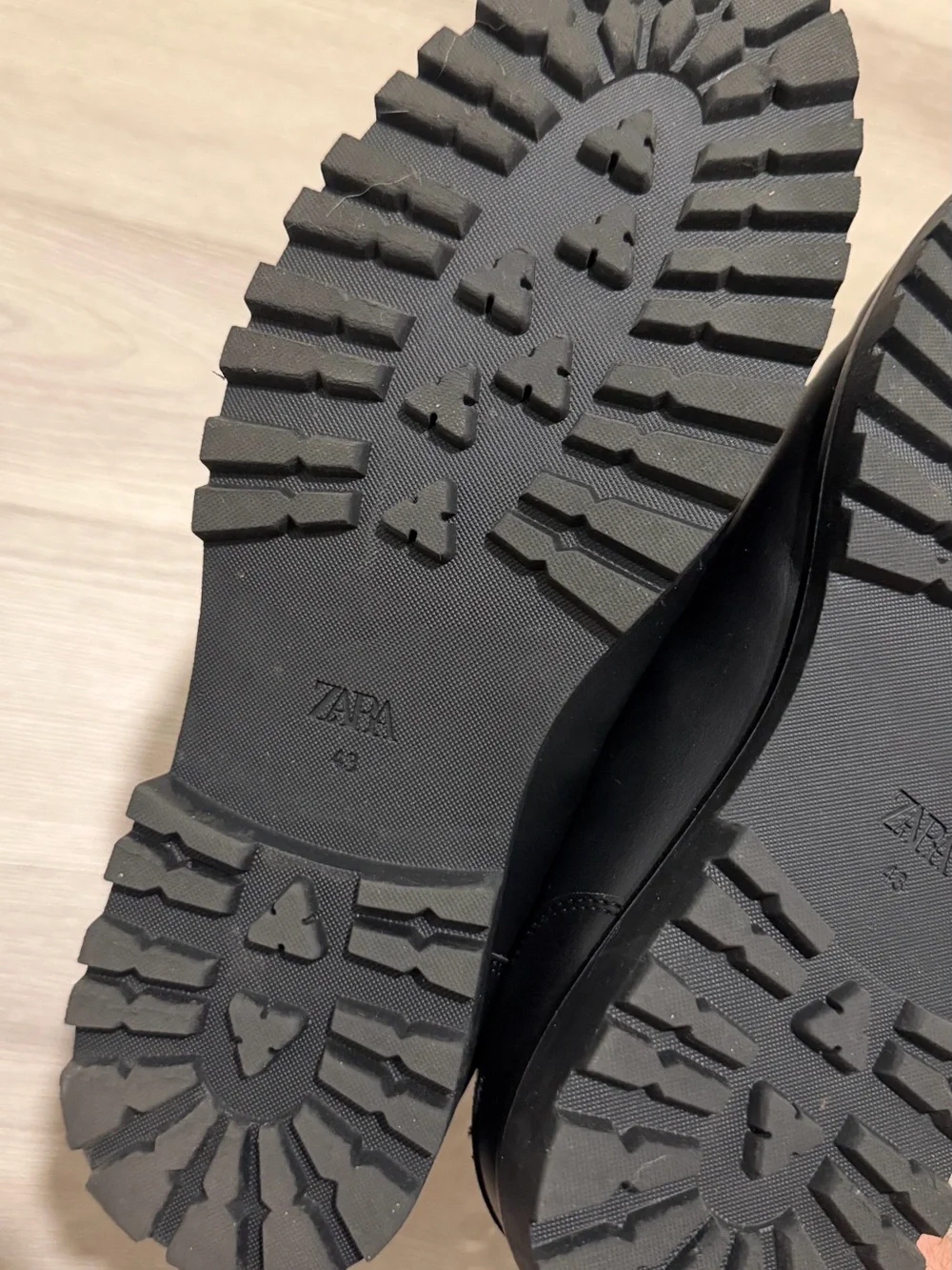 Zara sleek black